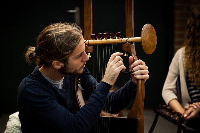 Learn an Ancient Music Instrument: The Lyre of Apollo - Looking closely at the reconstructed lyre