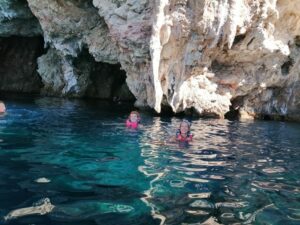Lefkada: Blue Cave Kayak Tour with a Taste of Greece - Mikros Gialos Beach start: what your first hour feels like