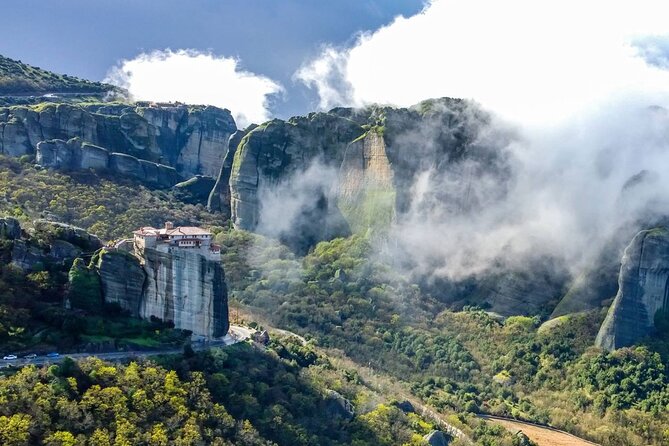 Local Agency - 1 day by Train Thessaloniki to Meteora in English or Spanish - The 6:22 p.m. return train