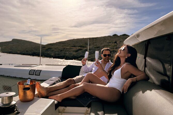 Luxury Catamaran Cruise, Dia Island –Open Bar & Lunch -Top Rated! - Dia Island on a Luxury Catamaran: The 5.5-Hour Flow