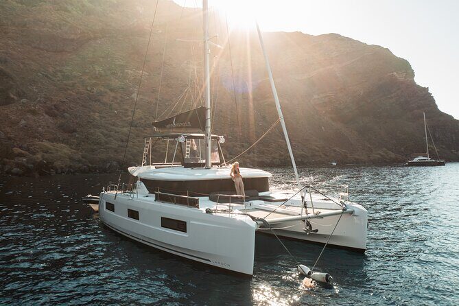 Majestic Catamaran Caldera Cruise with Snacks, Meal & Drinks - BBQ, Ouzo, Wine, Beer, and Cocktails: The Meal on Board