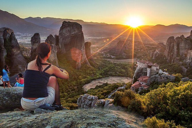 Majestic Sunset Meteora Tour with Local Guide - Sunset in Meteora: why this timing feels worth it