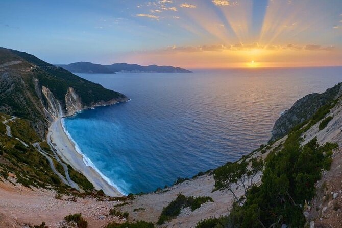 Melissani lake - Drogarati gave - Myrtos foto stop - Who should book this Cephalonia excursion?