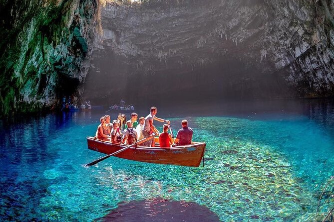 Melissani lake - Drogarati gave - Myrtos foto stop - Drogarati Cave: a cool start below the island