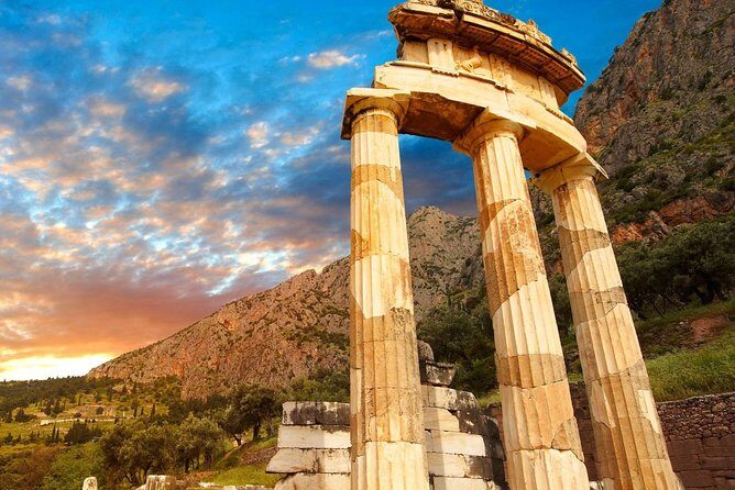 Mercedes Private Tour to Delphi and Arachova - Why Delphi plus Arachova in one day actually works