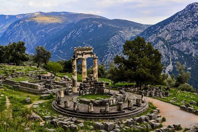 Mercedes Private Tour to Delphi and Arachova - Food and tickets: what you’ll pay beyond the tour price