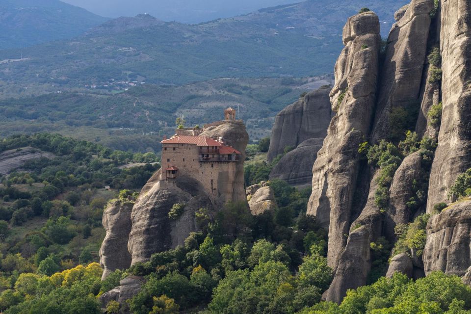Meteora: Easy Hiking Adventure - What to wear for the monasteries