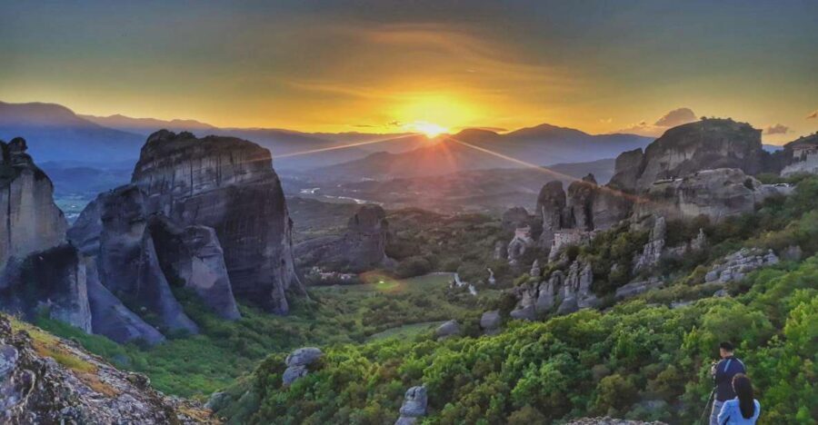 Meteora Evening Tour with Breathtaking Sunset View - Sunset on the Rock Peak: The Photo Stop That Actually Has Time