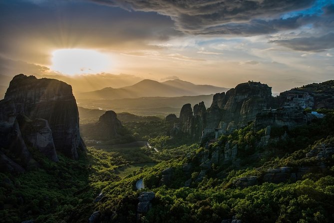 Meteora Full Day Private Tour From Athens - Lunch in Kalambaka after the monasteries