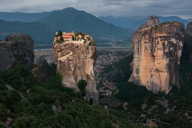 "Meteora Highlights: A Journey Among the Sky-High Monasteries" - Why Meteora is worth the long road from Athens