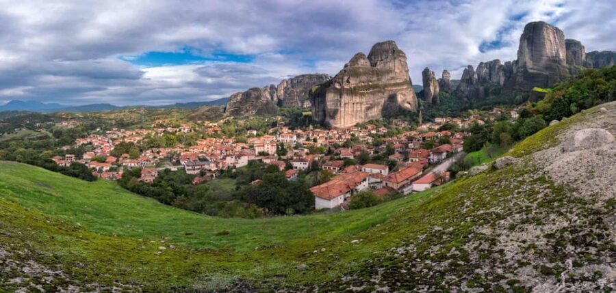 Meteora: Morning Monasteries Tour with Photo Stops - Meteora in Four Hours: The Smart Way to See the Big Names
