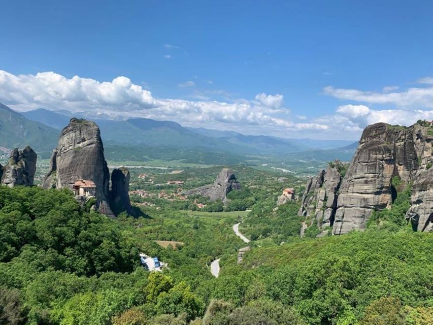 Midday Tour in Meteora from Kalabaka's trainstation - Seeing all six monasteries from the road