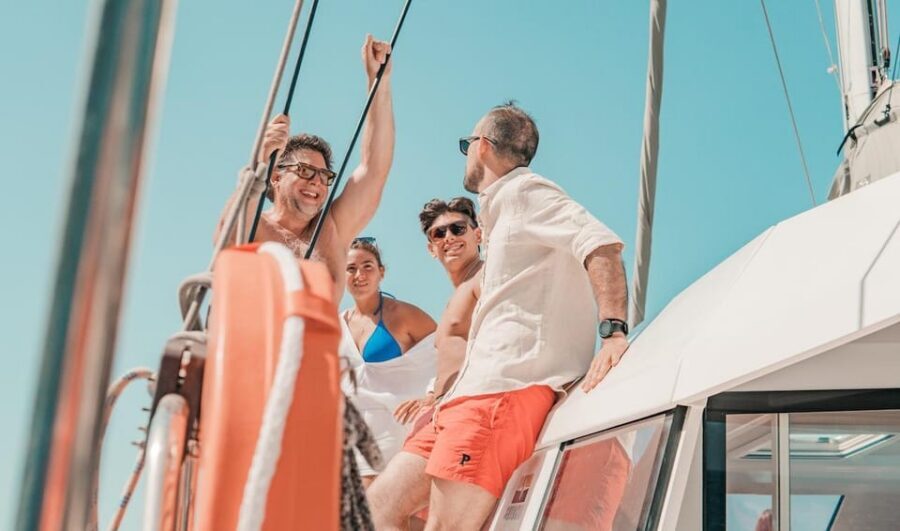 Milos: Full Day Luxury Catamaran with Full Meal & Open Bar - Drinks and food: what’s actually included for the full day