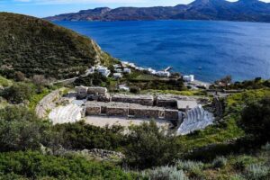 Milos island:Step Back in Time - Stop 1: Papafragas Cave and the geology you can feel