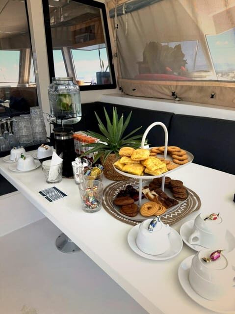 Milos: Kleftiko Morning Catamaran Cruise with Lunch & Drinks - Cape Vani and Sykia Cave photo stops for cliff-hunting views