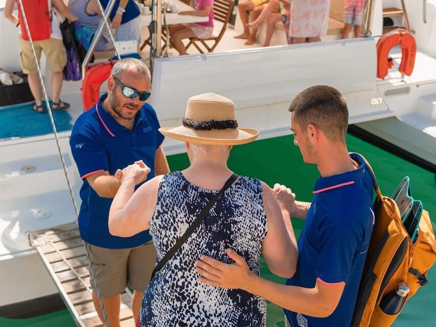 Milos: Kleftiko Morning Catamaran Cruise with Lunch & Drinks - The open bar setup: what’s included and how to pace it