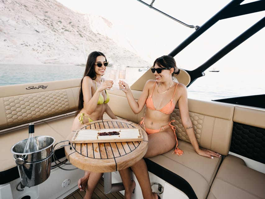 ❖ Milos: Luxury Private Cruise—Kleftiko Sarakiniko Poliegos - Sarakiniko and the northeastern stops
