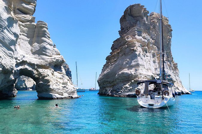 Milos oneiro-kleftiko west Milos - Boat comfort and the small-boat bonus