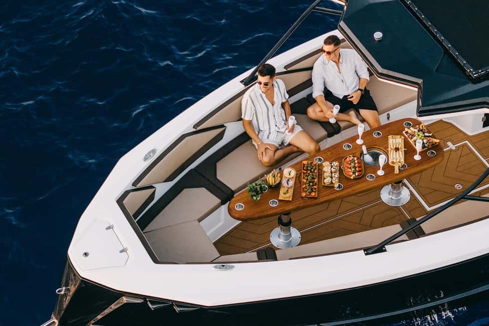 ❖ Milos: Private Speedboat Tour—Kleftiko Sarakiniko Poliegos - What the stops mean for your day