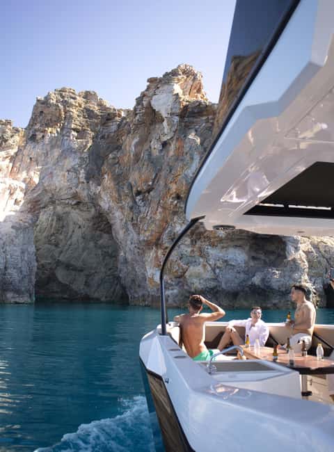 ❖ Milos: Private Speedboat Tour—Kleftiko Sarakiniko Poliegos - Timing, pickup, and what to pack