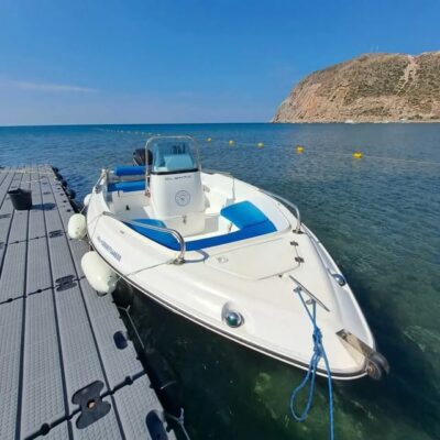 Milos: Rent a boat without License - Choosing your own route instead of following a timetable