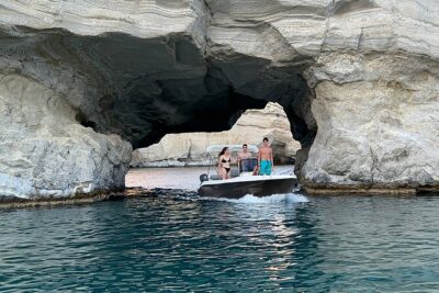 Milos Self Drive Private Boat - No Licence Required - Aphrodite - Meeting Chris and getting the Aphrodite ready