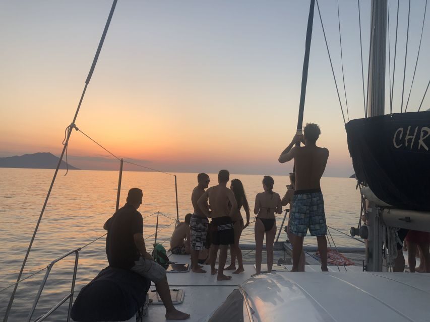 Milos: Sunset Catamaran Cruise with Kleftiko Visit - Kleftiko and Milos at sunset: the mix that makes this tour work
