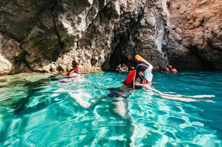 Milos: Tsigrado and Gerakas Beach Kayaking Tour - Paddle Along Milos’ Volcanic Coast: The Tsigrado Approach