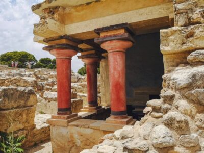 Minoan Path: Knossos Palace, Winery Visit, Lunch at Archanes - Knossos Palace and the story of the Minotaur