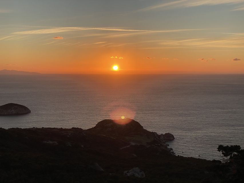 Monolithos: Small Group Hike and Sunset at Monolithos Castle - Practical packing advice for a warm late afternoon