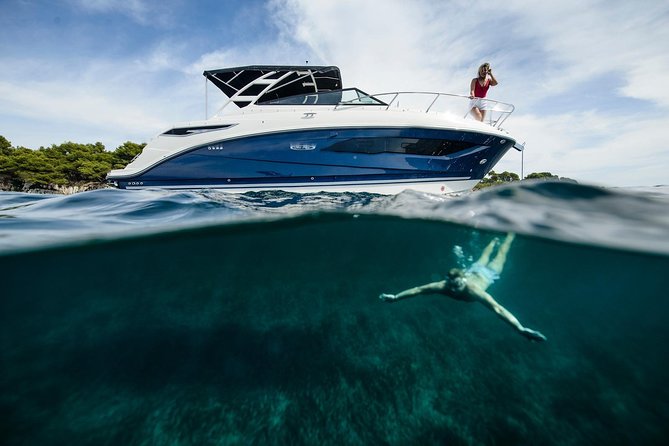 Motor Yacht (2020)Luxury Private Cruise Around Santorini - Black Beach and Akrotiri Lighthouse
