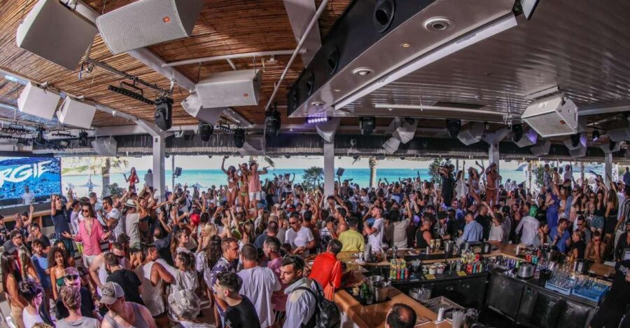 Mykonos: Best Beach Clubs Crawl Day Party - Key things that make this Mykonos crawl a smart pick