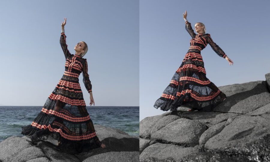 Mykonos: Guided City Walking Tour with Photoshoot - Paraportiani Church: the 16th-century photo angle game