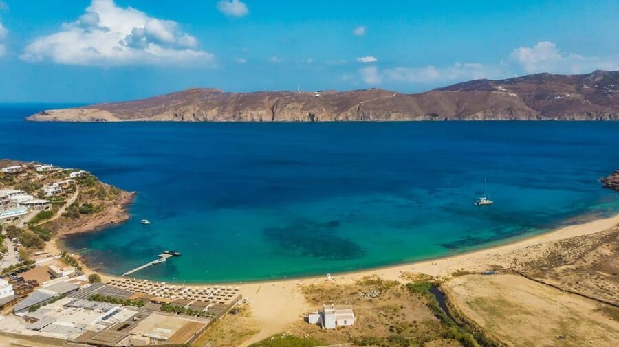 Mykonos: Private Tour Island With A Local - Key things you’ll notice on this Mykonos private tour