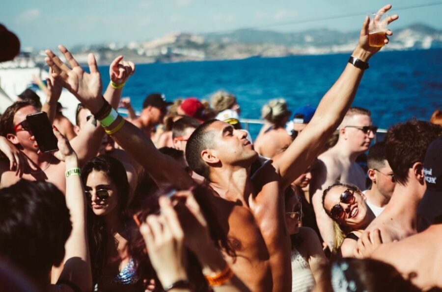 Mykonos: Rhenia & Little Venice Cruise with Snacks & Drinks - The on-board vibe: DJ music, open-bar drinks, and the snack reality