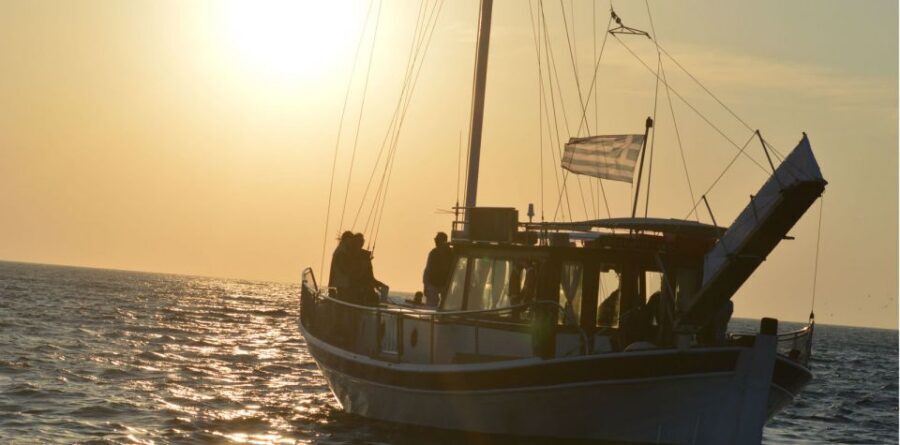 Mykonos: Sunset Boat Trip with Snacks and Drinks - Cruising Past Little Venice: The View That Makes This Trip