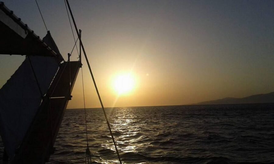 Mykonos: Sunset Boat Trip with Snacks and Drinks - What You’ll Eat and Drink (And Why It Matters)
