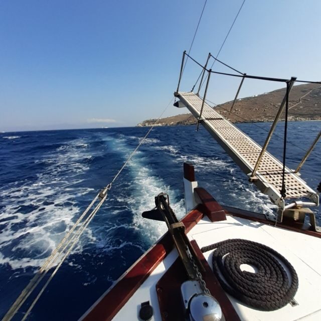Mykonos: Sunset Boat Trip with Snacks and Drinks - The Return Sail: How the Light Changes Again