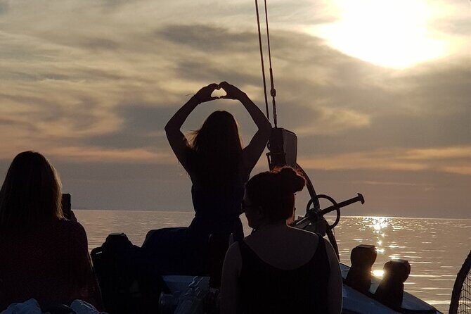 Mykonos Sunset Cruise with Drinks - Drinks and Snacks: What’s Included (and What to Expect)