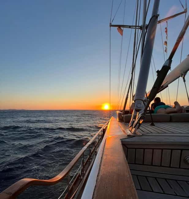 Mykonos: Sunset Sail Cruise to Rhenia, Beach Hopping, Dinner - A 5-hour sail built around windproofing and best-view coastline