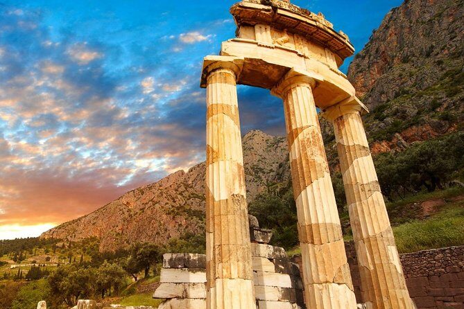 Mystical Delphi & Hosios Loukas Byzantine Wonder Luxury Day Tour - Arachova mountain town break: where to shop and refuel