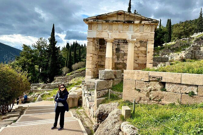 Mystical Delphi & Hosios Loukas Byzantine Wonder Luxury Day Tour - Delphi Archaeological Site: explore Apollo, treasuries, and the theater