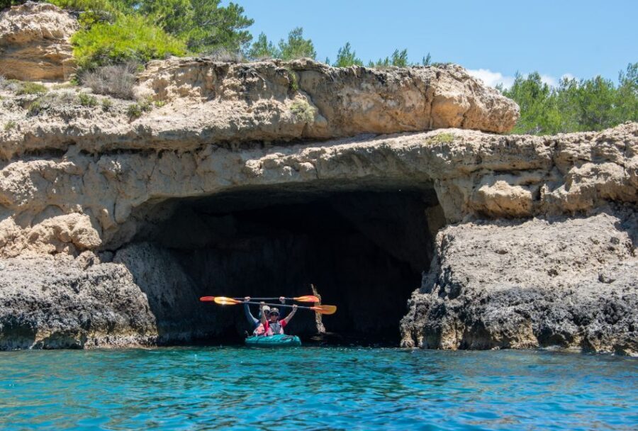 Navarino Bay: Sea Kayaking with Lunch - Lunch on the Sand: Homemade Picnic That Actually Fits the Day