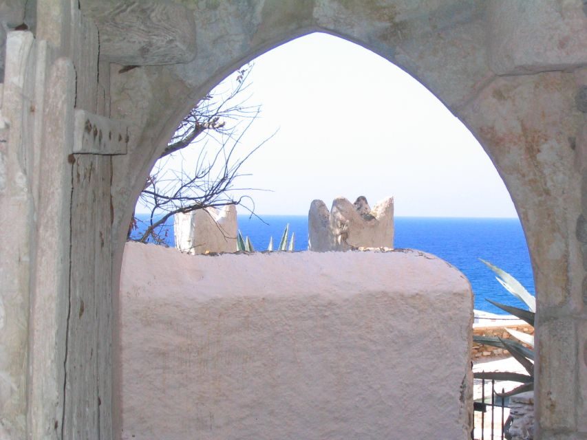 Naxos Castle Walking Tour and Sunset at the Portara - Naxos Castle + Portara sunset: the simplest way to grasp Naxos Town