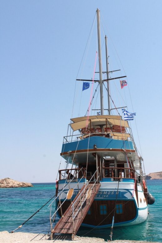 Naxos: Cruise to Rina Cave & Ano Koufonissi with BBQ Lunch - On-Board BBQ Lunch: More Than a Snack Midday