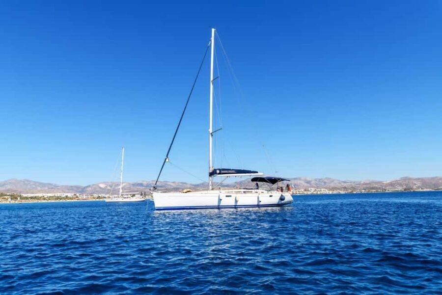 Naxos: Small Cyclades Sailing Trip with Lunch & Drinks - The crew dynamic: attentive, but not hovering