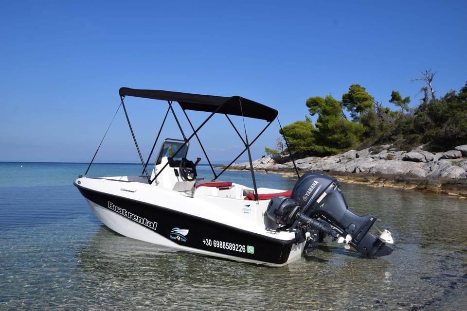 Nea Fokea: Boat Renal without License - Taking the boat from Nea Fokea at 10:00