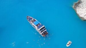 Nidri daily cruise in the Ionian with Makedonia Palace - Getting started: Nidri Harbor, Makedonia Palace, and the 09:15 departure