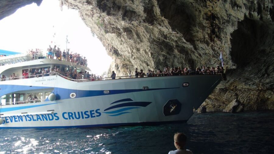 Nidri daily cruise in the Ionian with Makedonia Palace - The final swing near Scorpios: views first, swim time can vary