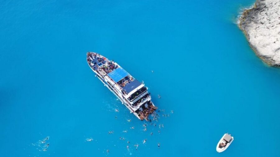 Nidri daily cruise in the Ionian with Makedonia Palace - Getting started: Nidri Harbor, Makedonia Palace, and the 09:15 departure